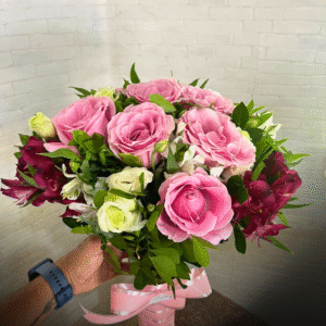Buquê com 8 Rosas Cor-de-Rosa